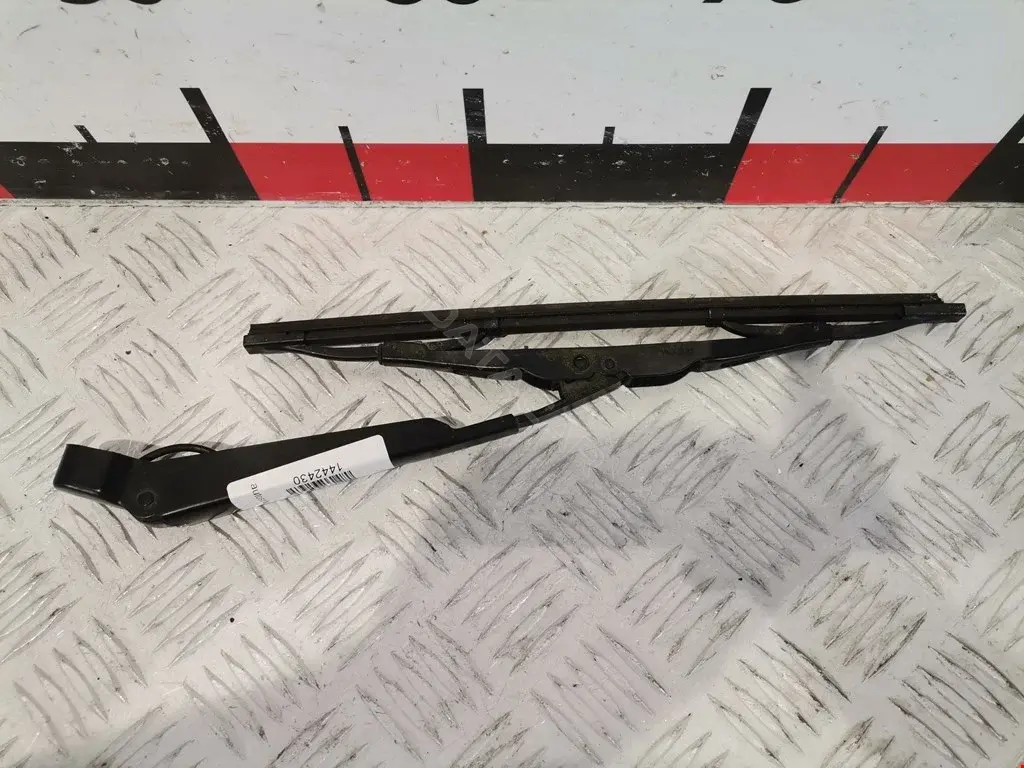 Рычаг стеклоочистителя 3M51R17526AB