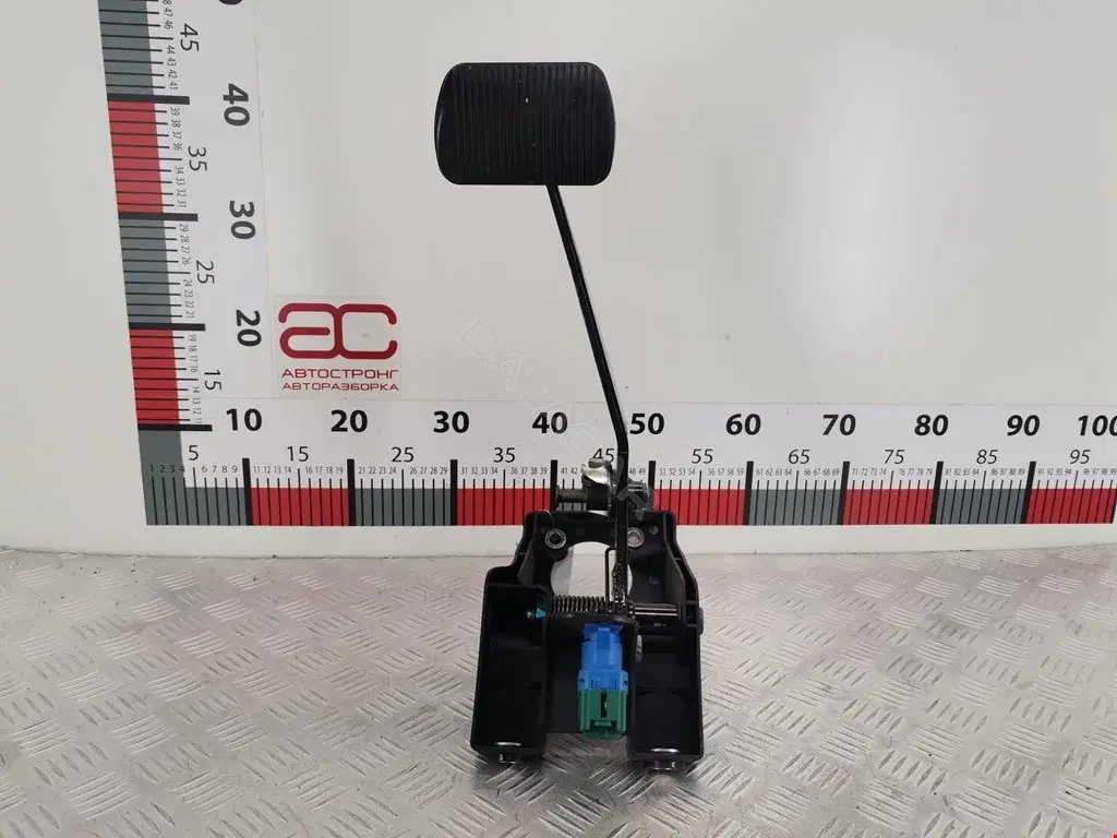 Педаль тормоза C2Z3215
