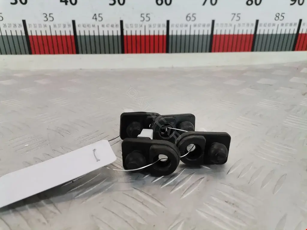 Концевик двери 935602V000