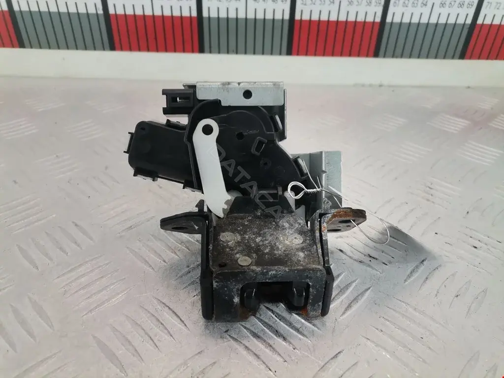 Замок крышки багажника BBT962310B