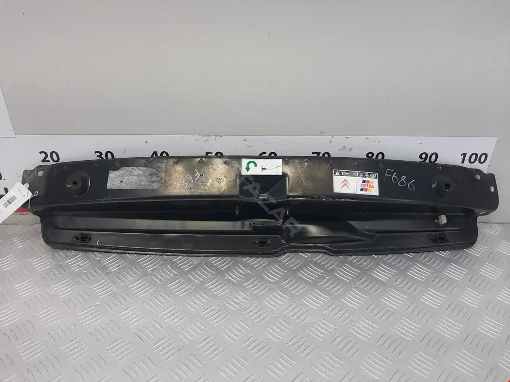 Рамка капота 7106A6