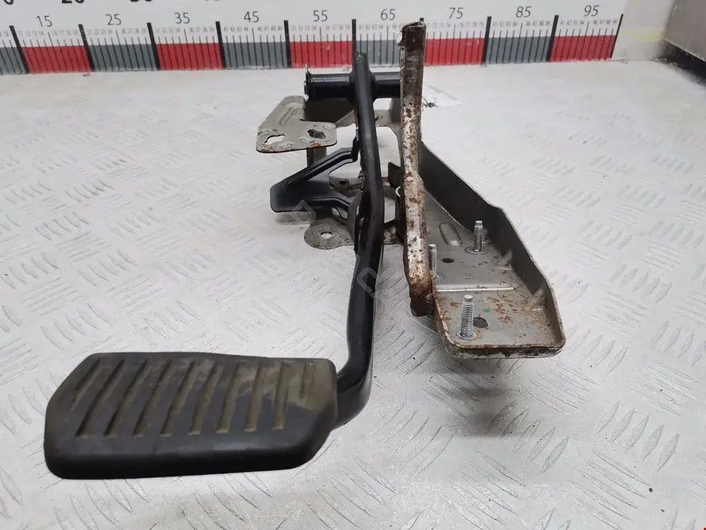 Узел педальный (блок педалей) 30681543, 31255496, 31302350