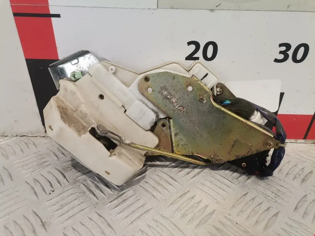 Замок двери 8230154G11