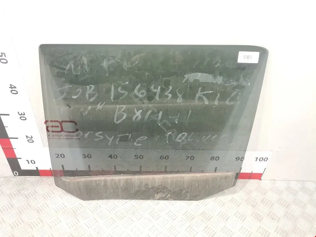 Стекло двери BB5Z7825713A