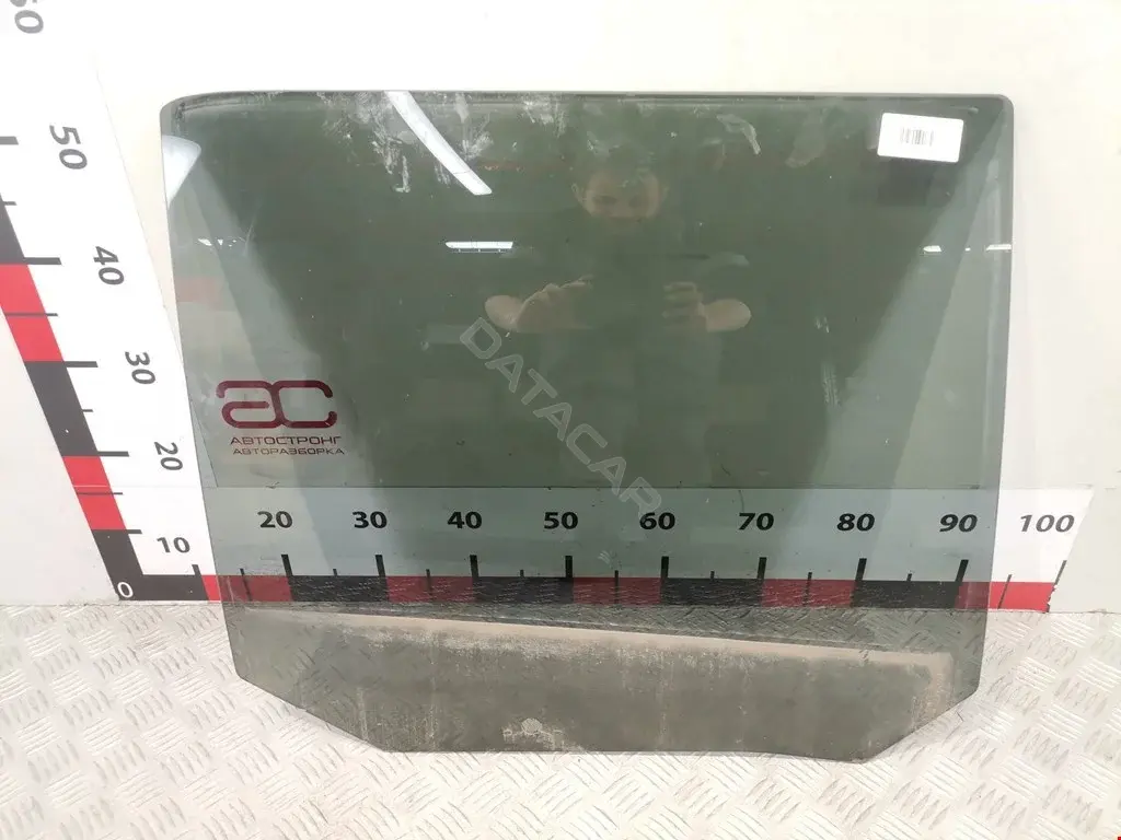 Стекло двери BB5Z7825712A