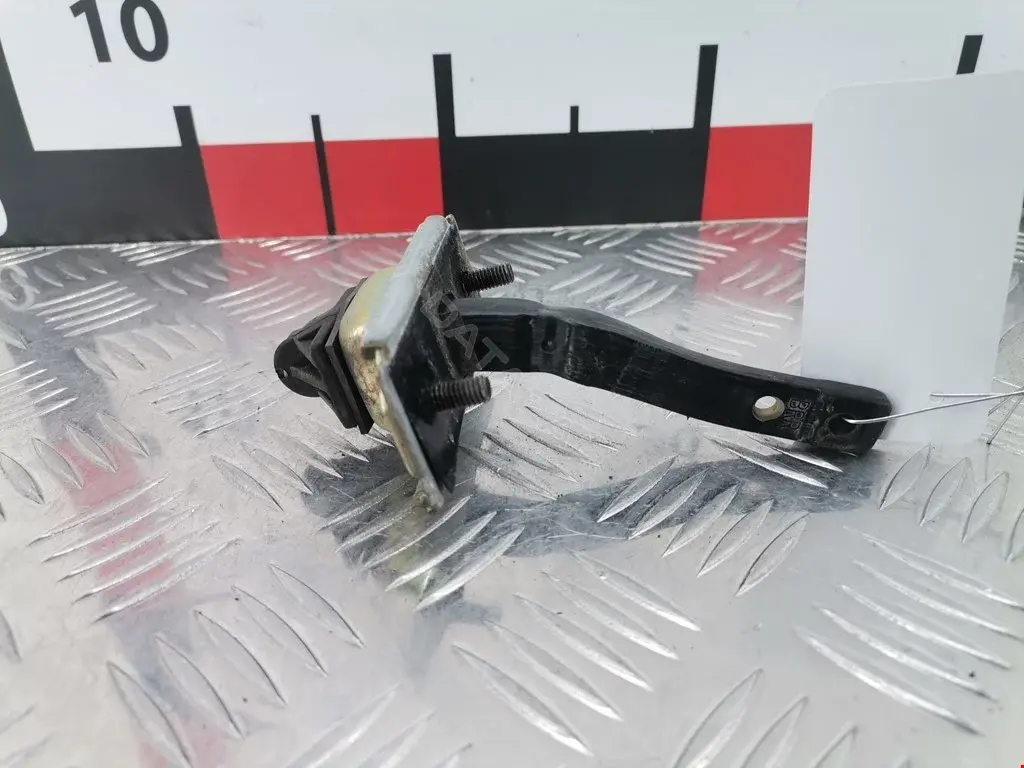 Ограничитель двери B25D72270B