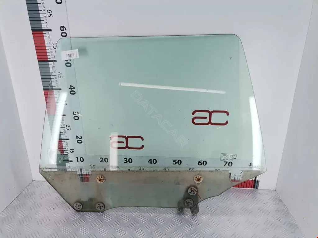 Стекло двери 63210FC111