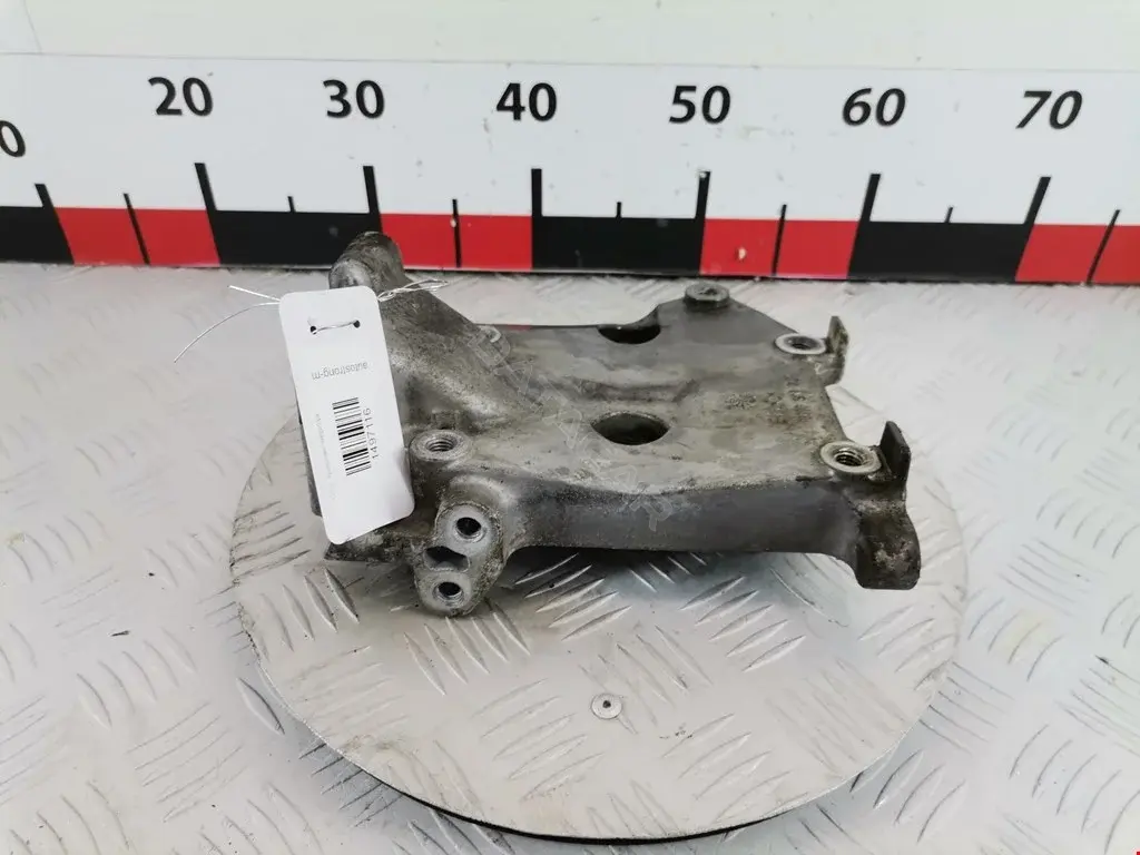 Кронштейн генератора 11910BM700