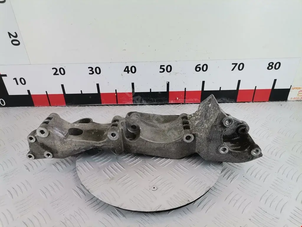 Кронштейн генератора 06A903143P