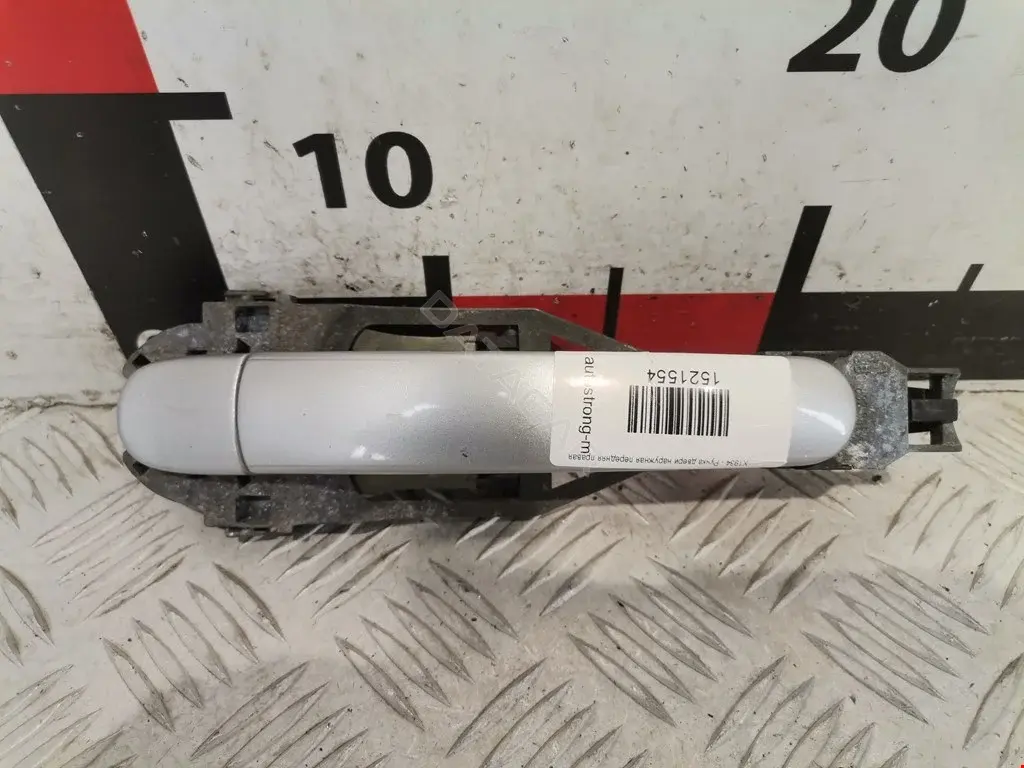 Ручка двери 3B0837886E