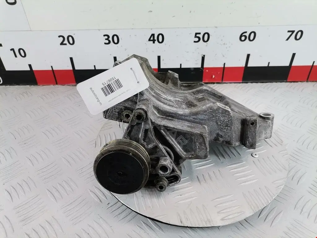 Кронштейн компрессора кондиционера 06B260885G