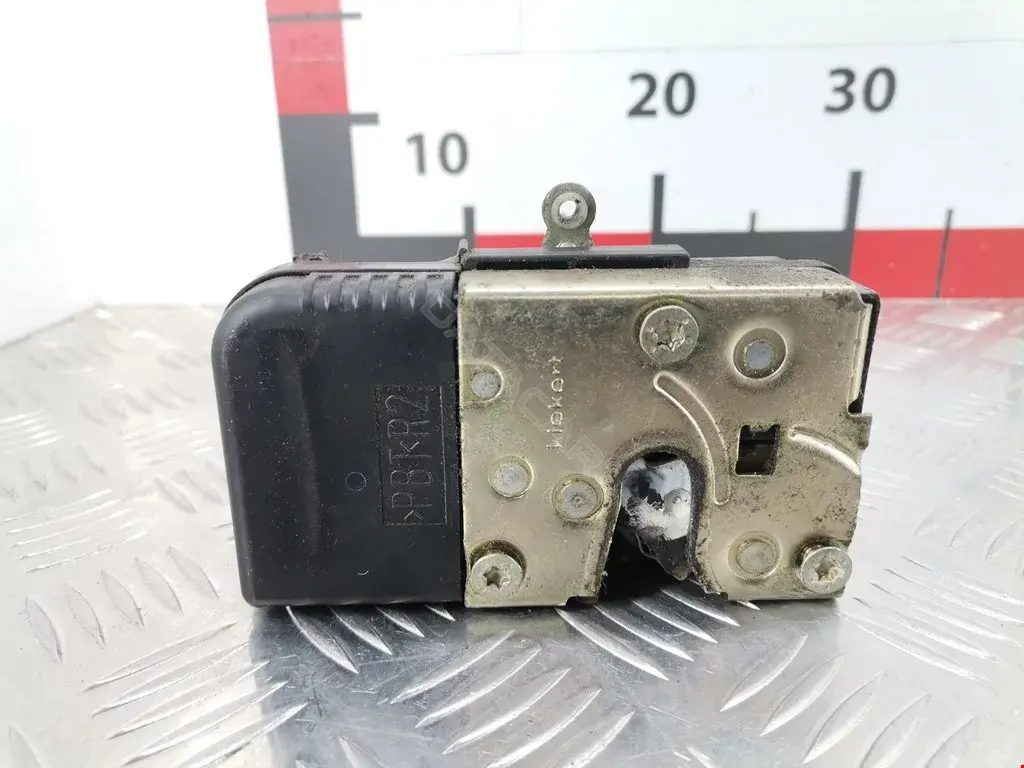 Замок двери 9136K2