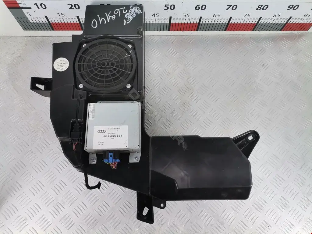 Сабвуфер 8E9035382