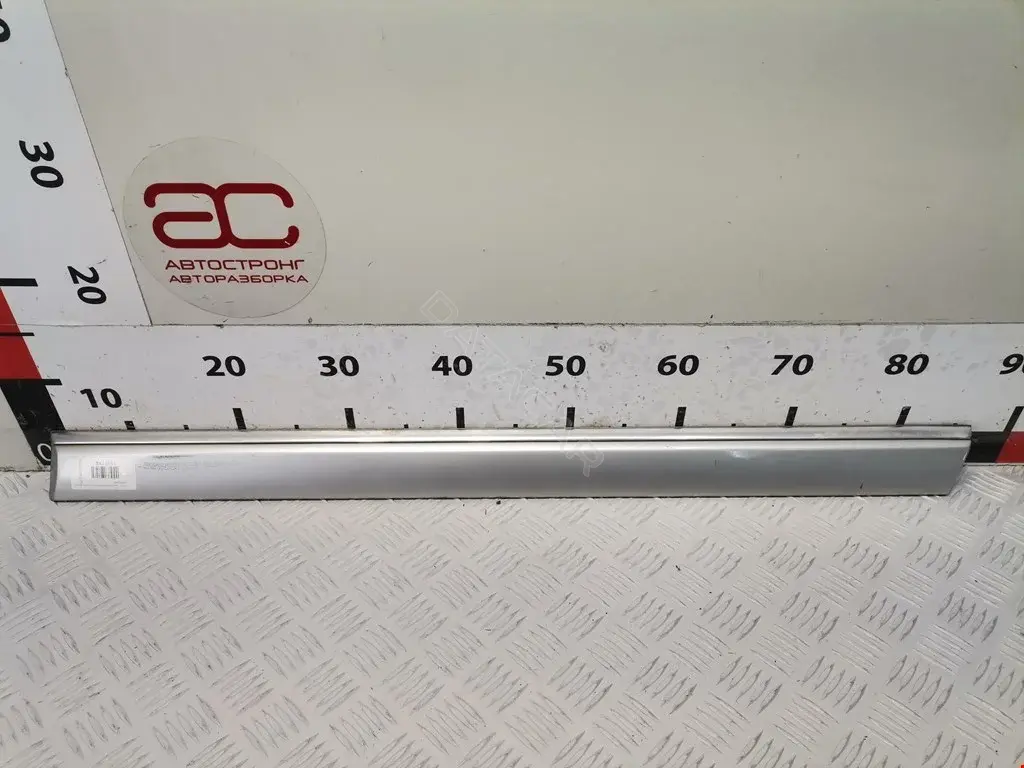 Молдинг двери 4D0853961