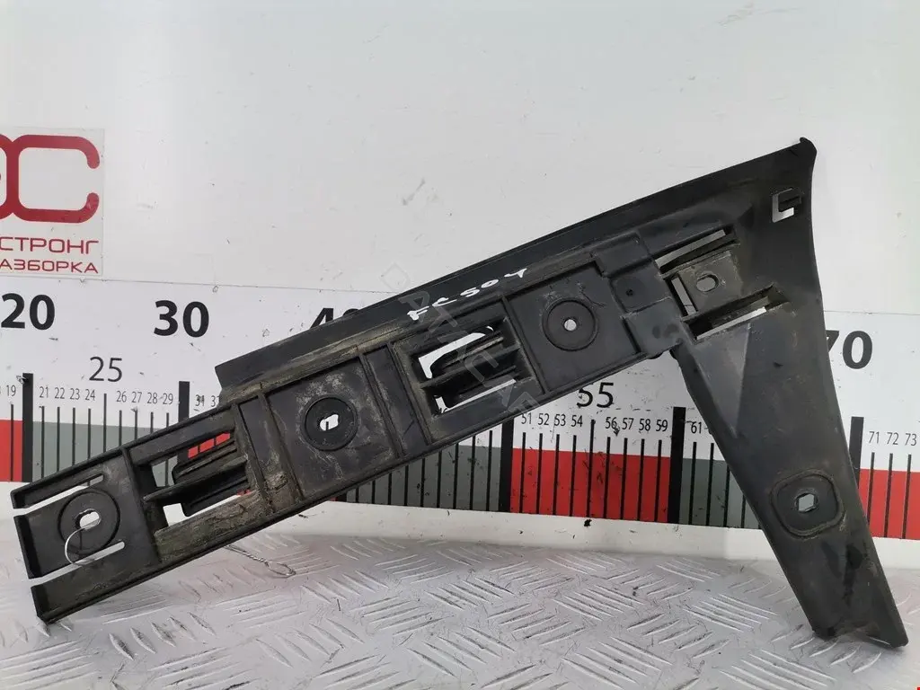 Кронштейн-направляющая бампера 3D5807393, 3D5807393D