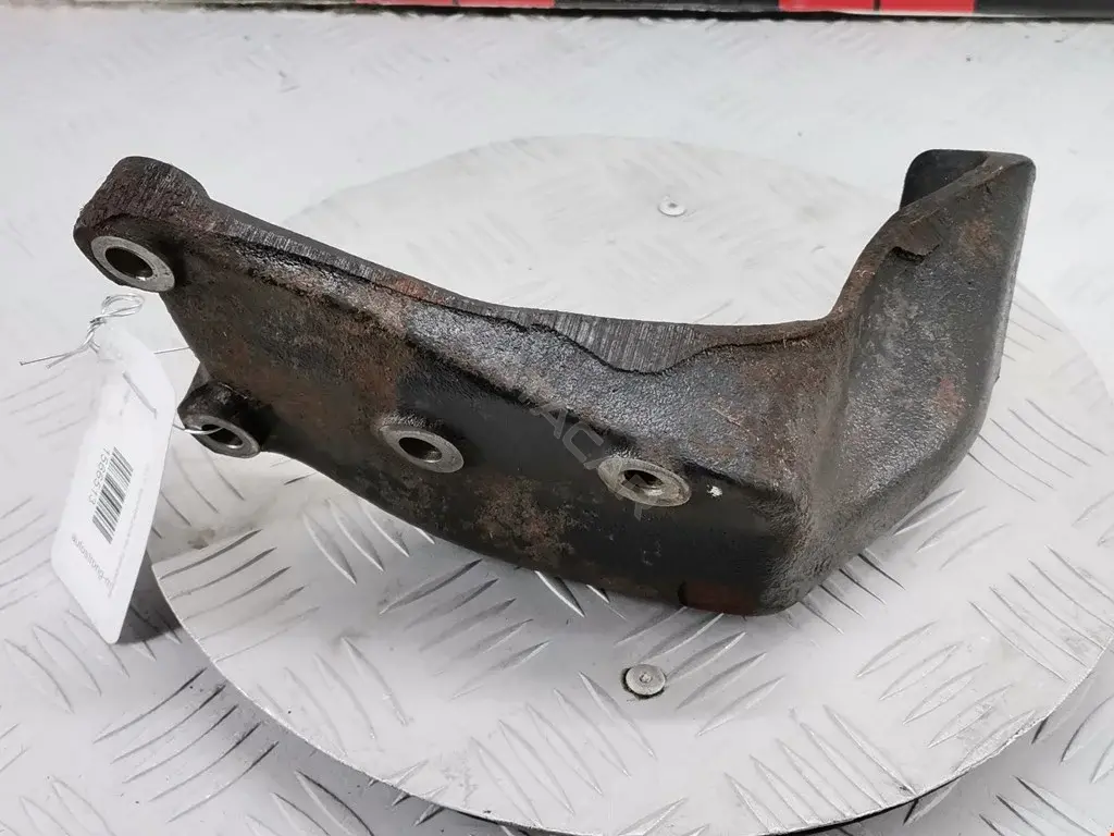 Кронштейн двигателя 1164160G00