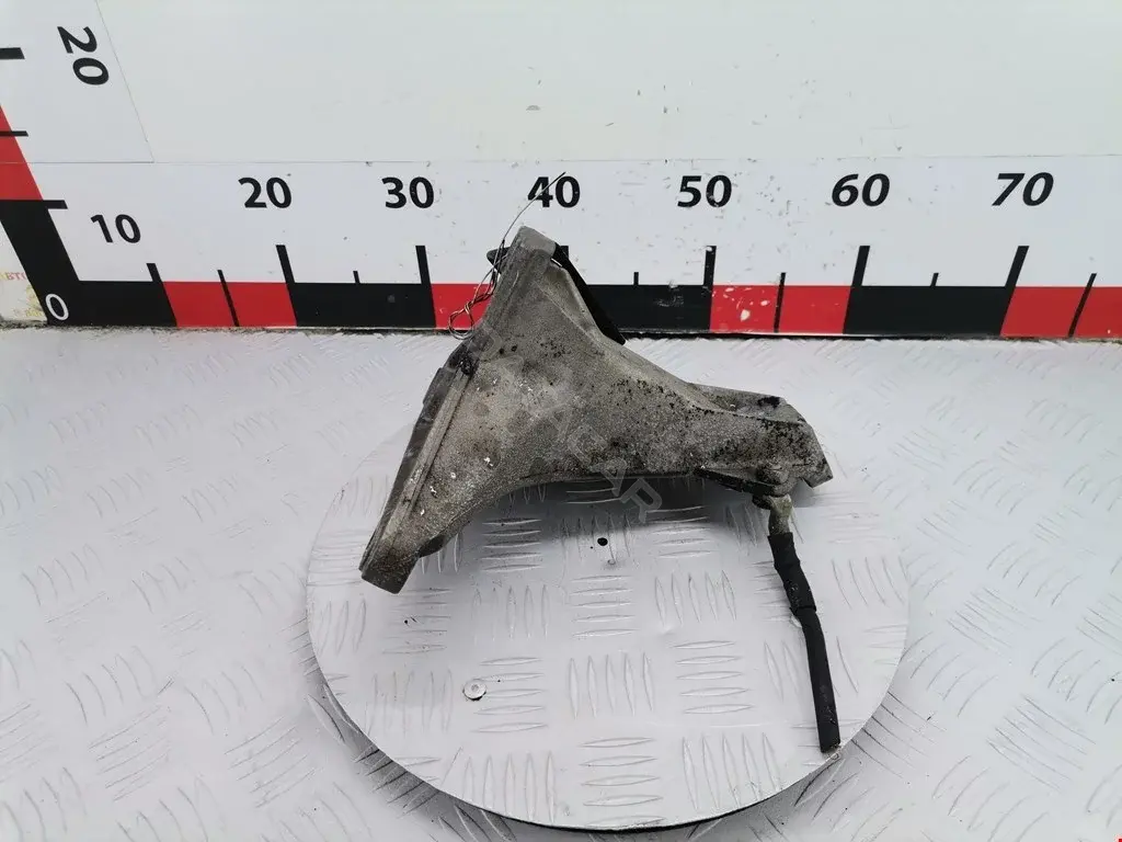 Кронштейн двигателя 8D0199308M