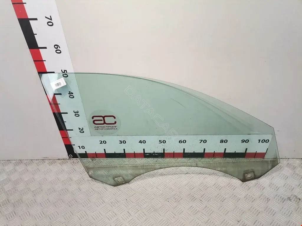 Стекло двери 8U0845202