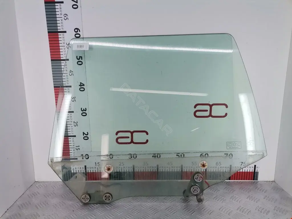 Стекло двери 63210FC111
