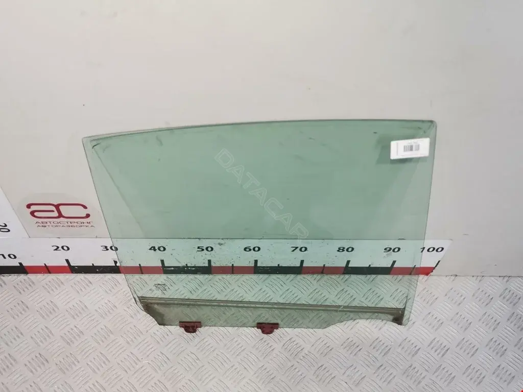 Стекло двери 82300BM701
