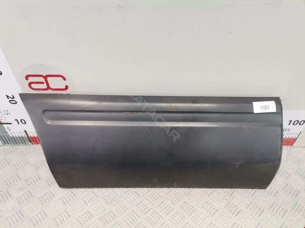 Молдинг двери 91057FC040