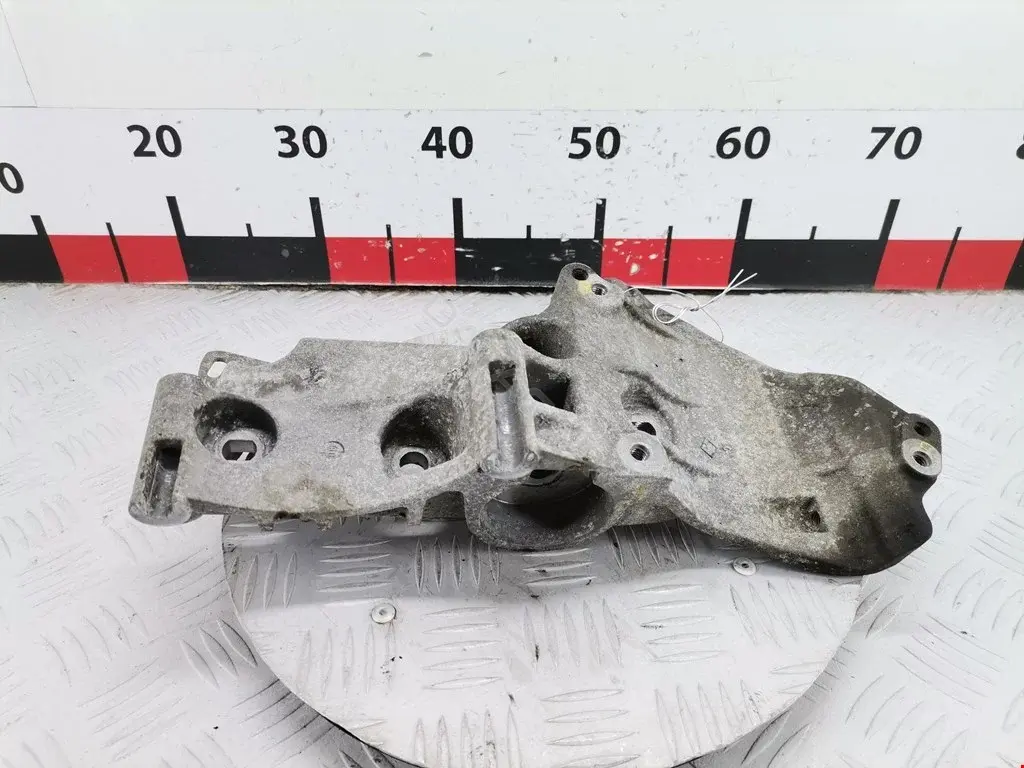 Кронштейн генератора 8200669494