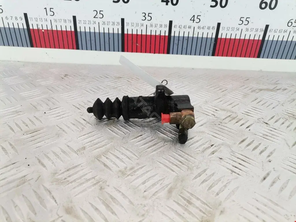 Рабочий цилиндр сцепления 30871688