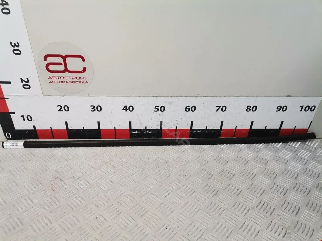 Молдинг двери 1T0837478E