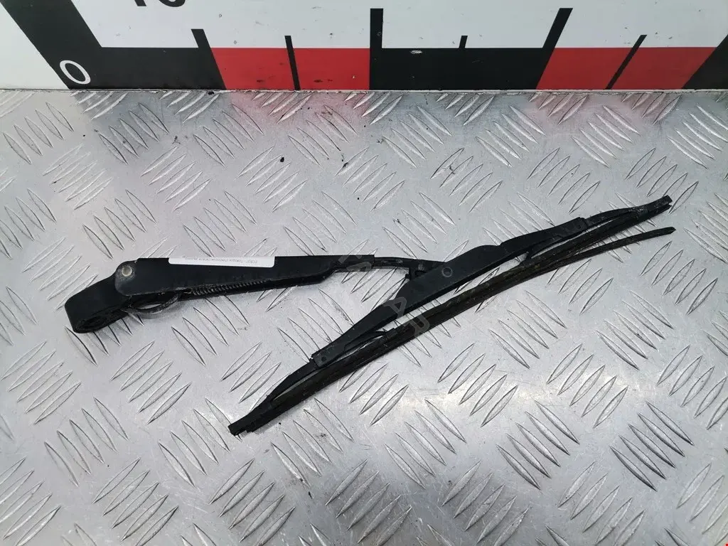 Рычаг стеклоочистителя 3M51R17526AA