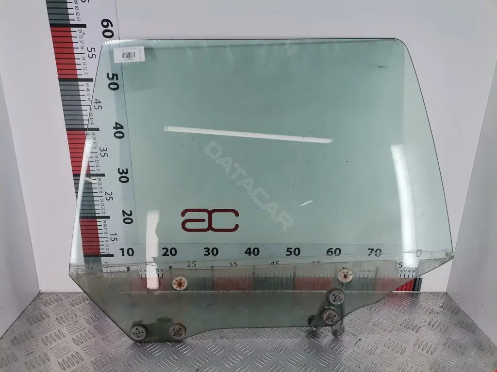 Стекло двери 63210FC111