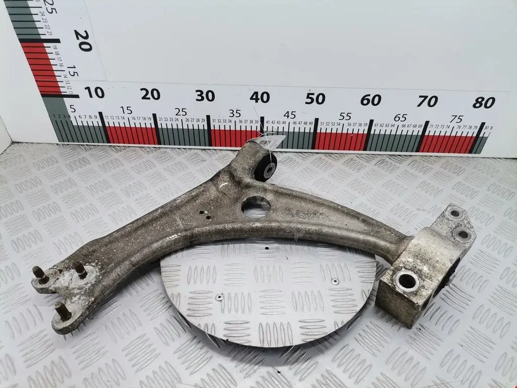 Рычаги 8J0407151D
