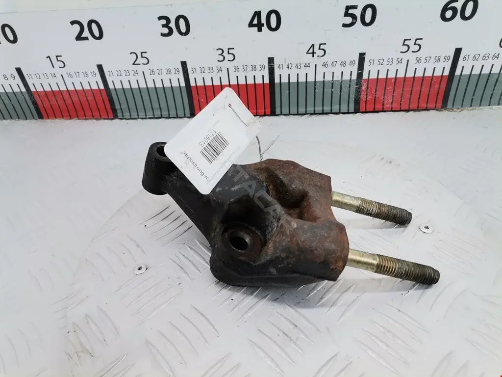 Кронштейн двигателя GJ5F39030