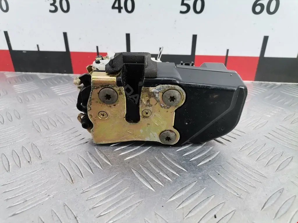 Замок двери 04575892AB