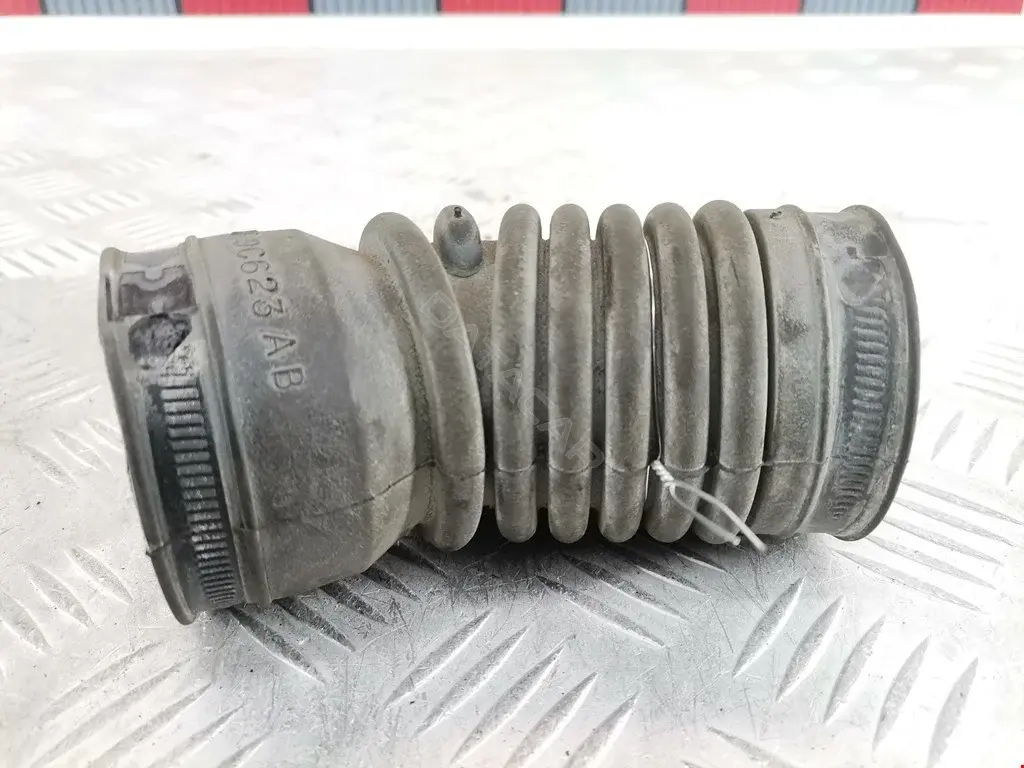 Патрубок воздушный 94SF9C623AB