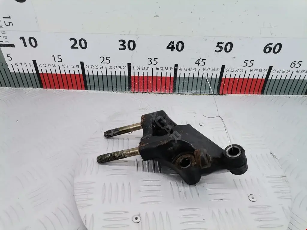 Кронштейн двигателя GJ5F39030A