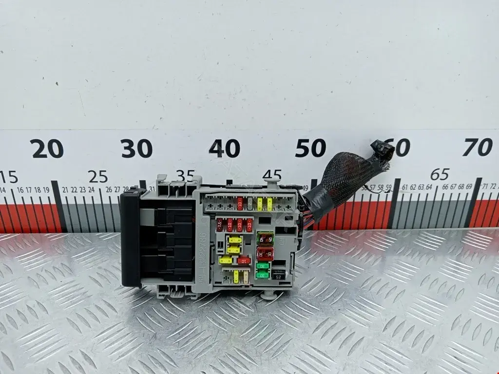 Блок предохранителей 13222786