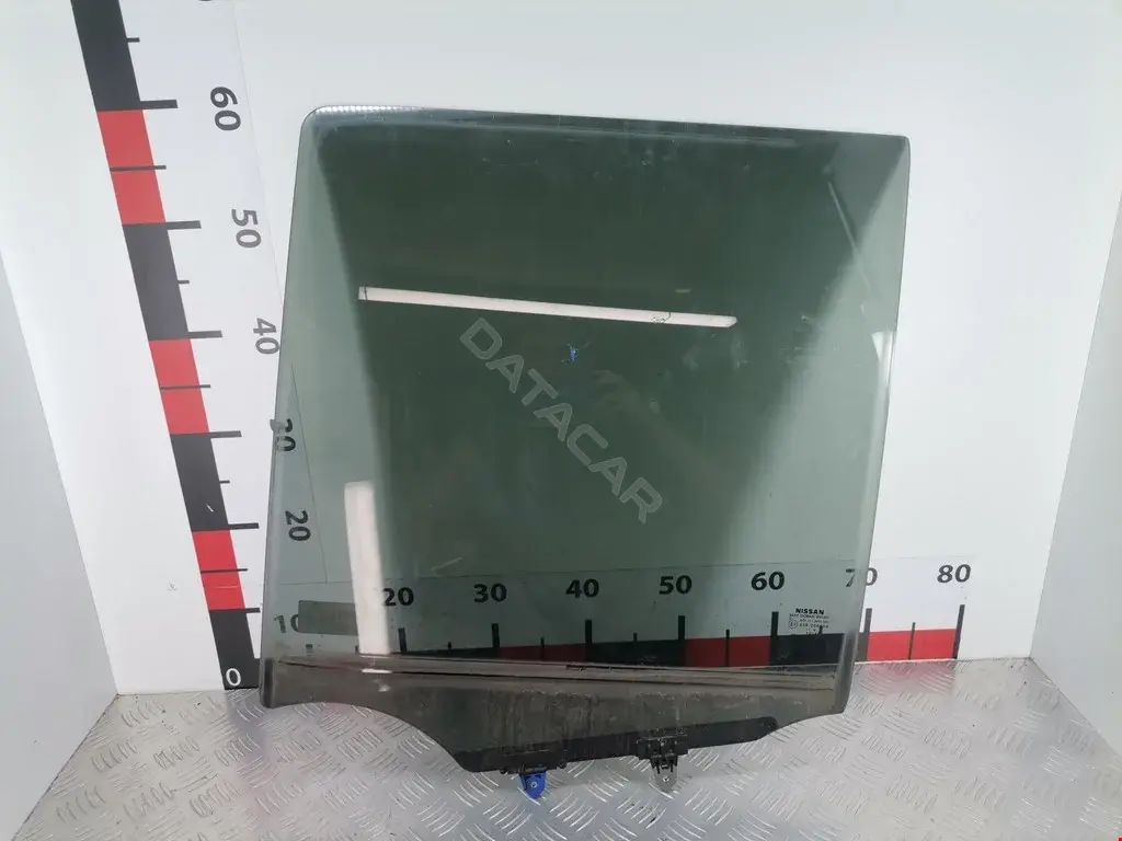 Стекло двери 82301EA500