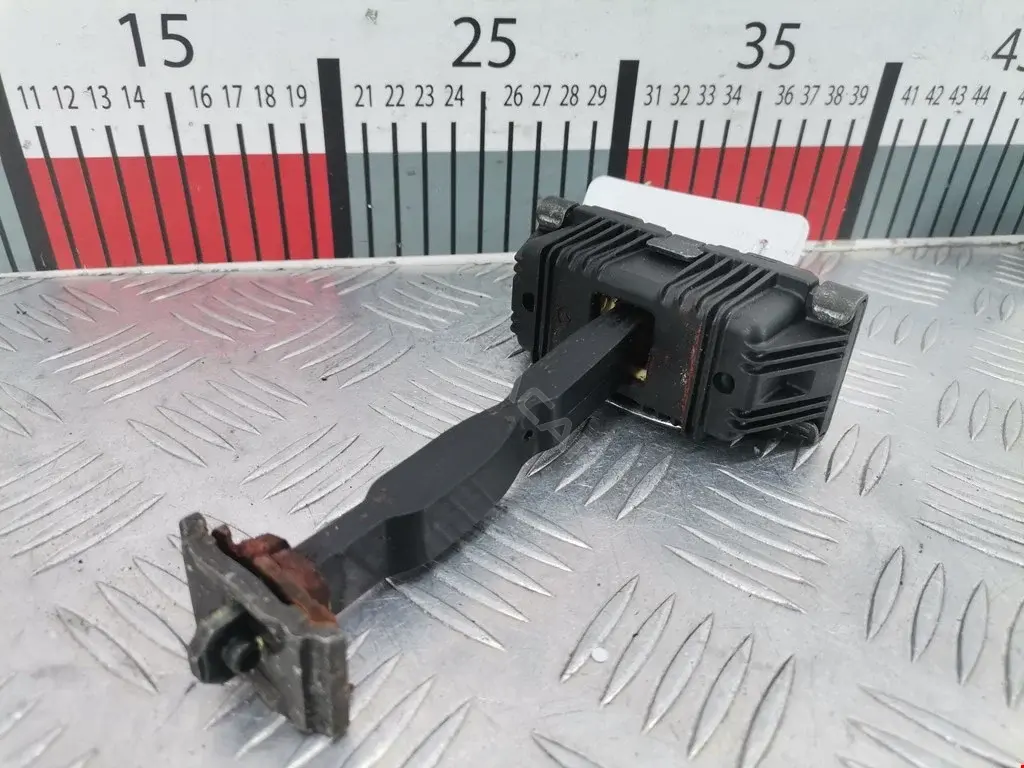 Ограничитель двери 8X23F23552AB