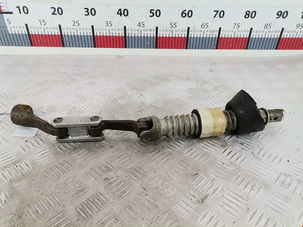 Рулевой карданчик 2104620748, A2104620748