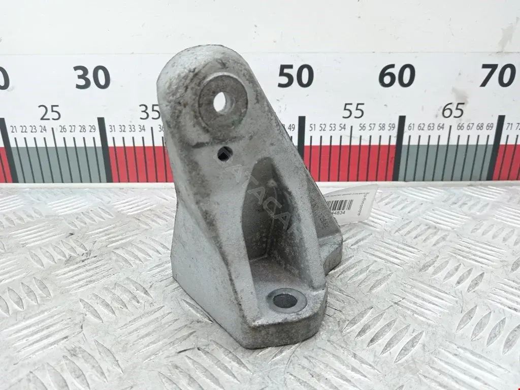 Кронштейн двигателя 5R836061BA