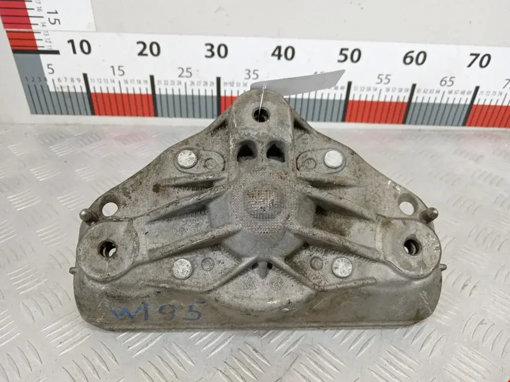 Опора амортизатора 7L0412391D