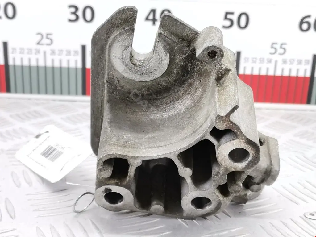 Кронштейн двигателя AV616030BC