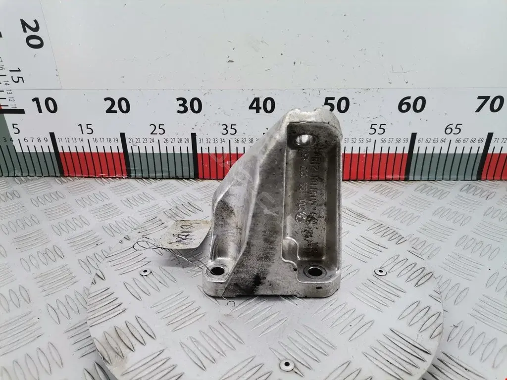 Кронштейн двигателя 3D0199307AB