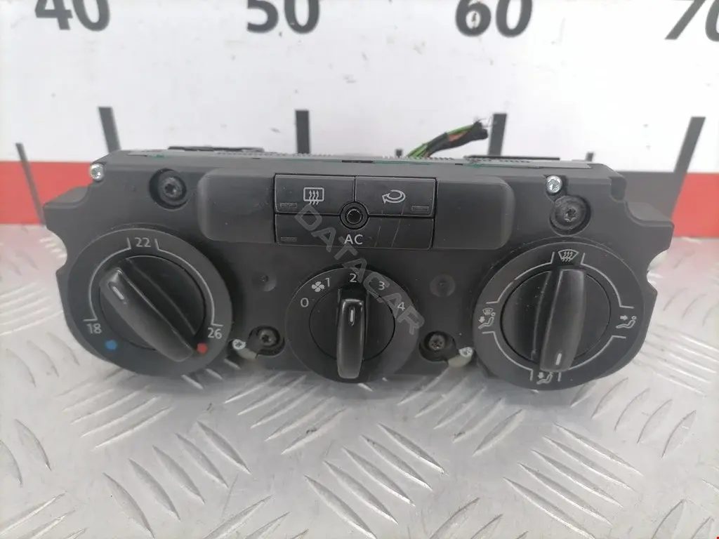 Блок управления климат-контролем 1K0820047JN, 5HB009328-27