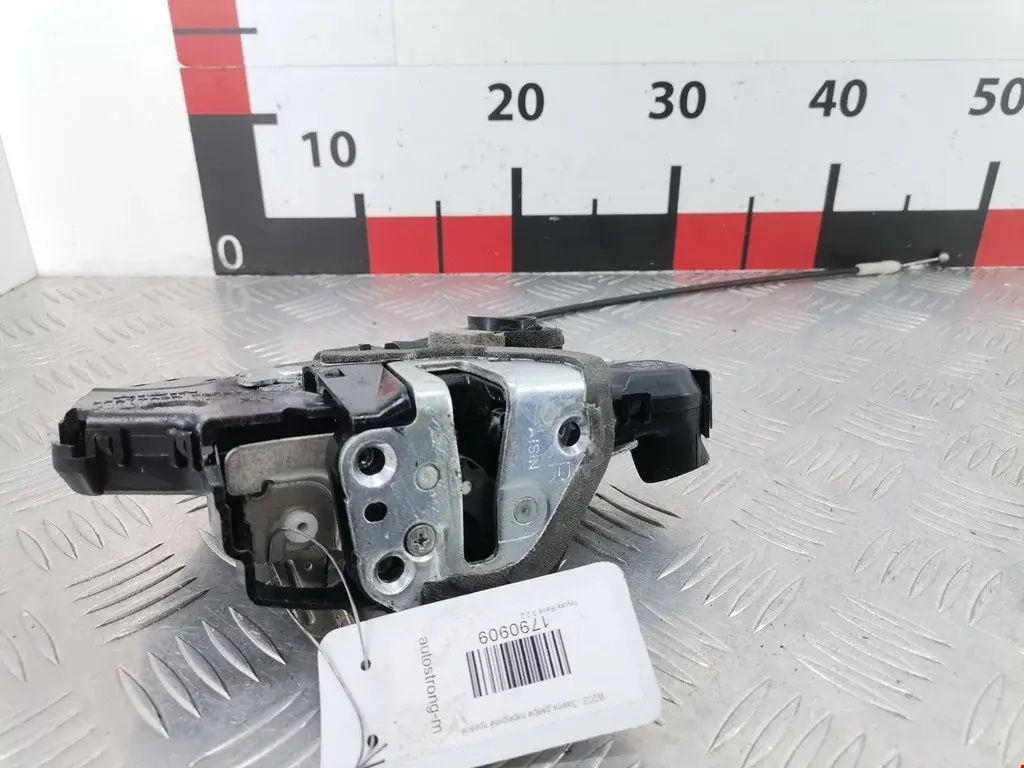 Замок двери 6903053080