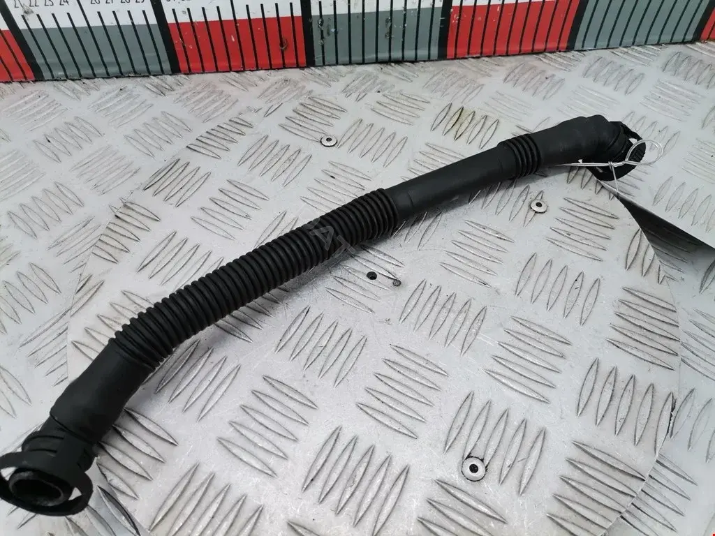 Патрубок вентиляции картера 8200557538
