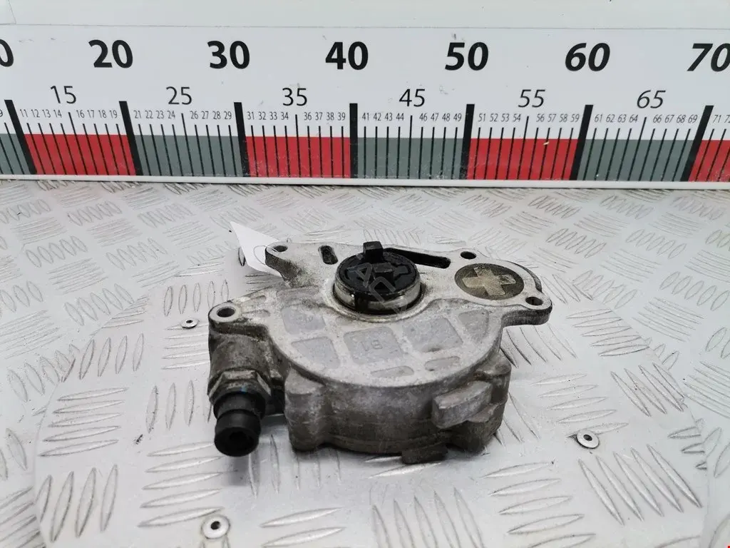 Вакуумный насос 03L145100B, 03L145100C, 03L145100D