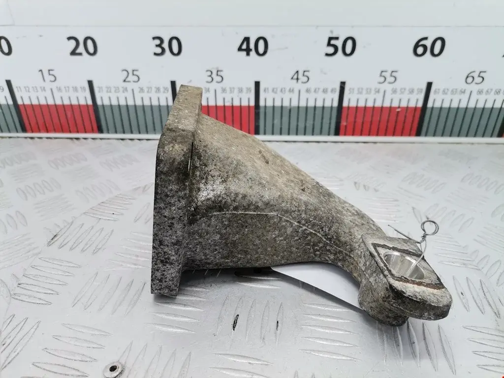 Кронштейн двигателя A6652230804