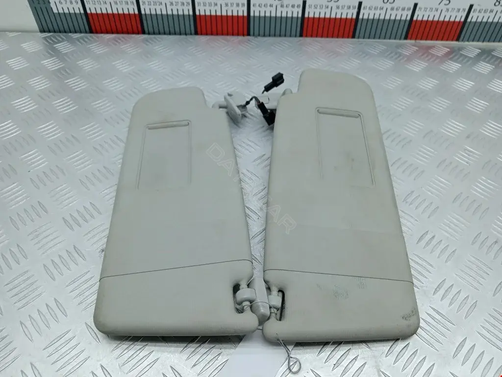 Козырек солнцезащитный 3T0857552