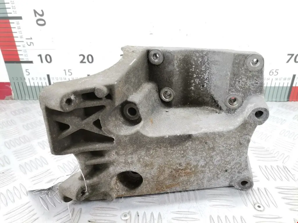 Кронштейн гидроусилителя 4M5Q19D624CC